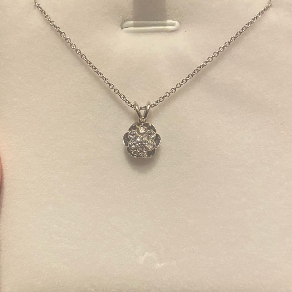 10K white gold Diamond cluster necklace - Picture 1 of 2